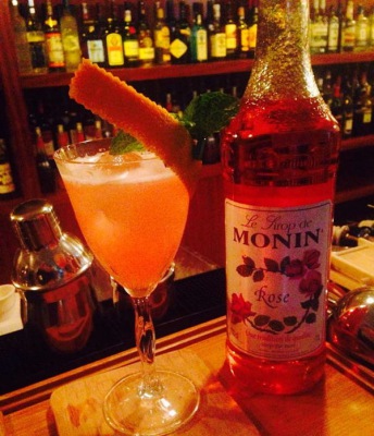 重慶渝北籌備餐吧，招聘吧臺(tái)長一名、調(diào)酒師一位、吧員2名